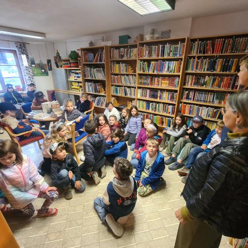 Besuch in der Gemeinde-Bücherei