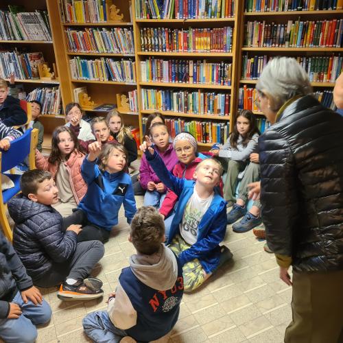 Besuch in der Gemeinde-Bücherei
