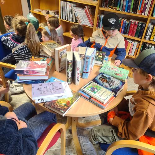 Besuch in der Gemeinde-Bücherei