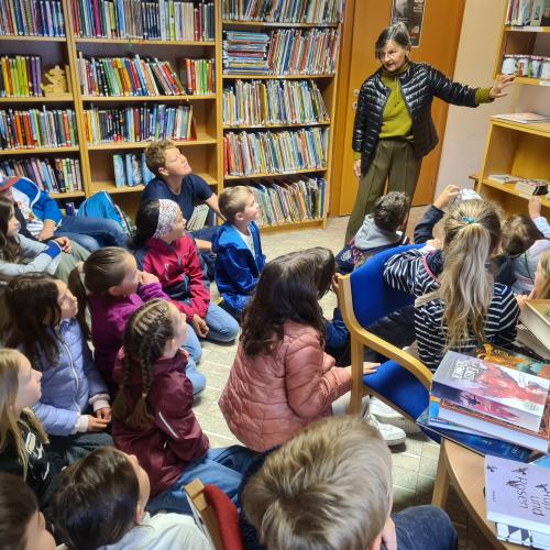 Besuch in der Gemeinde-Bücherei
