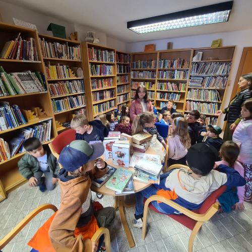 Besuch in der Gemeinde-Bücherei