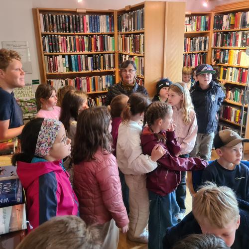 Besuch in der Gemeinde-Bücherei