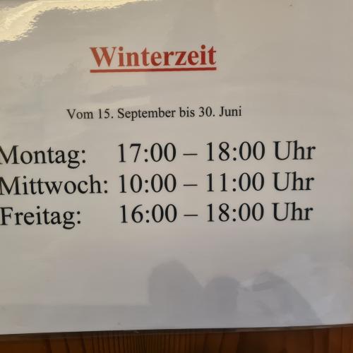 Besuch in der Gemeinde-Bücherei