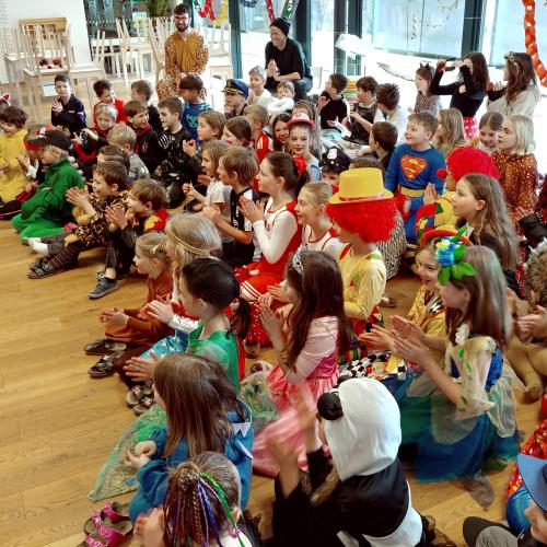 Fasching in der Schule 25