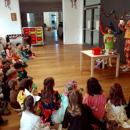 Fasching in der Schule 25