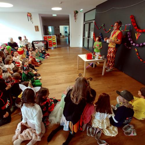 Fasching in der Schule 25