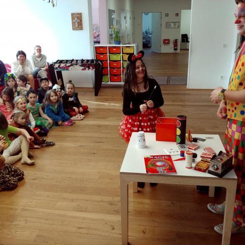 Fasching in der Schule 25