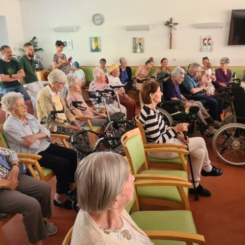 Singen im Altersheim