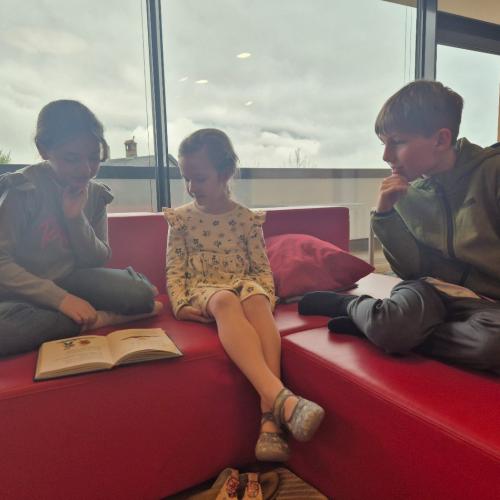 Vorlesestunde für die Kindergartenkinder