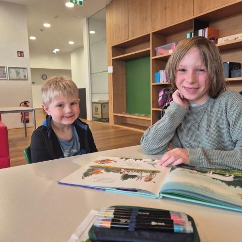 Vorlesestunde für die Kindergartenkinder