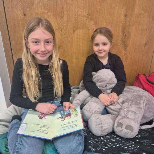 Vorlesestunde für die Kindergartenkinder